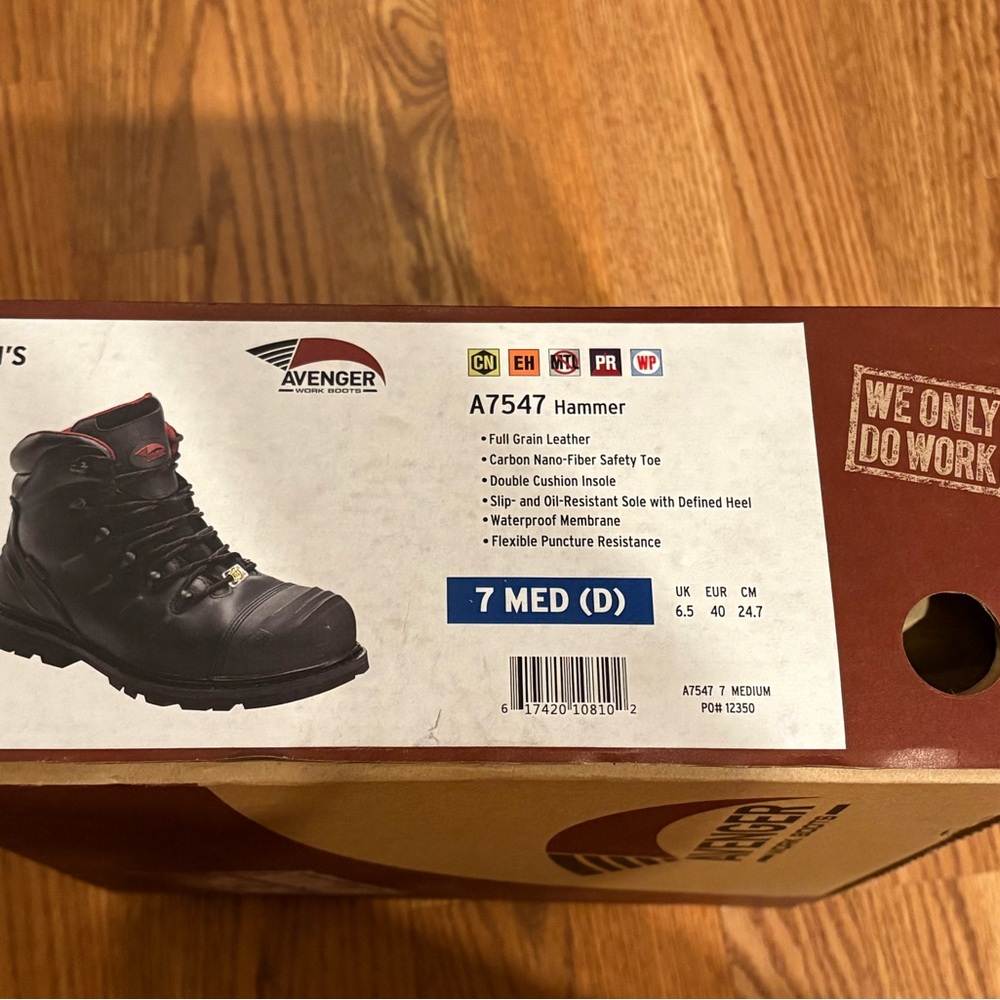 NWT Avenger Red and Black Work Boots